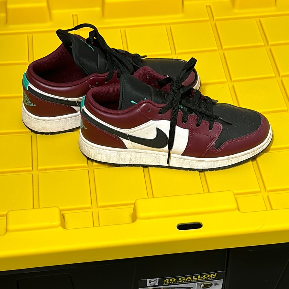 Nike Men's Black and Burgundy Sneakers with Teal Accents